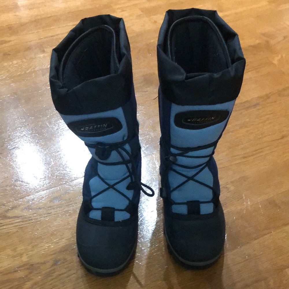 Baffin winter boots. Never worn.